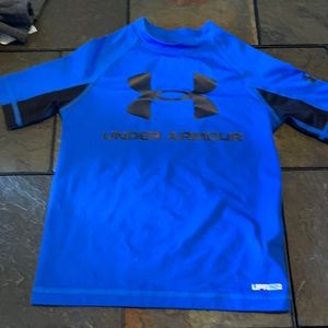 Under armor boys shirt.